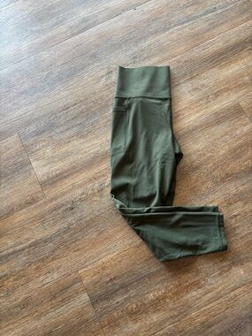 Athleta Salutation stash pocket 7/8 tight